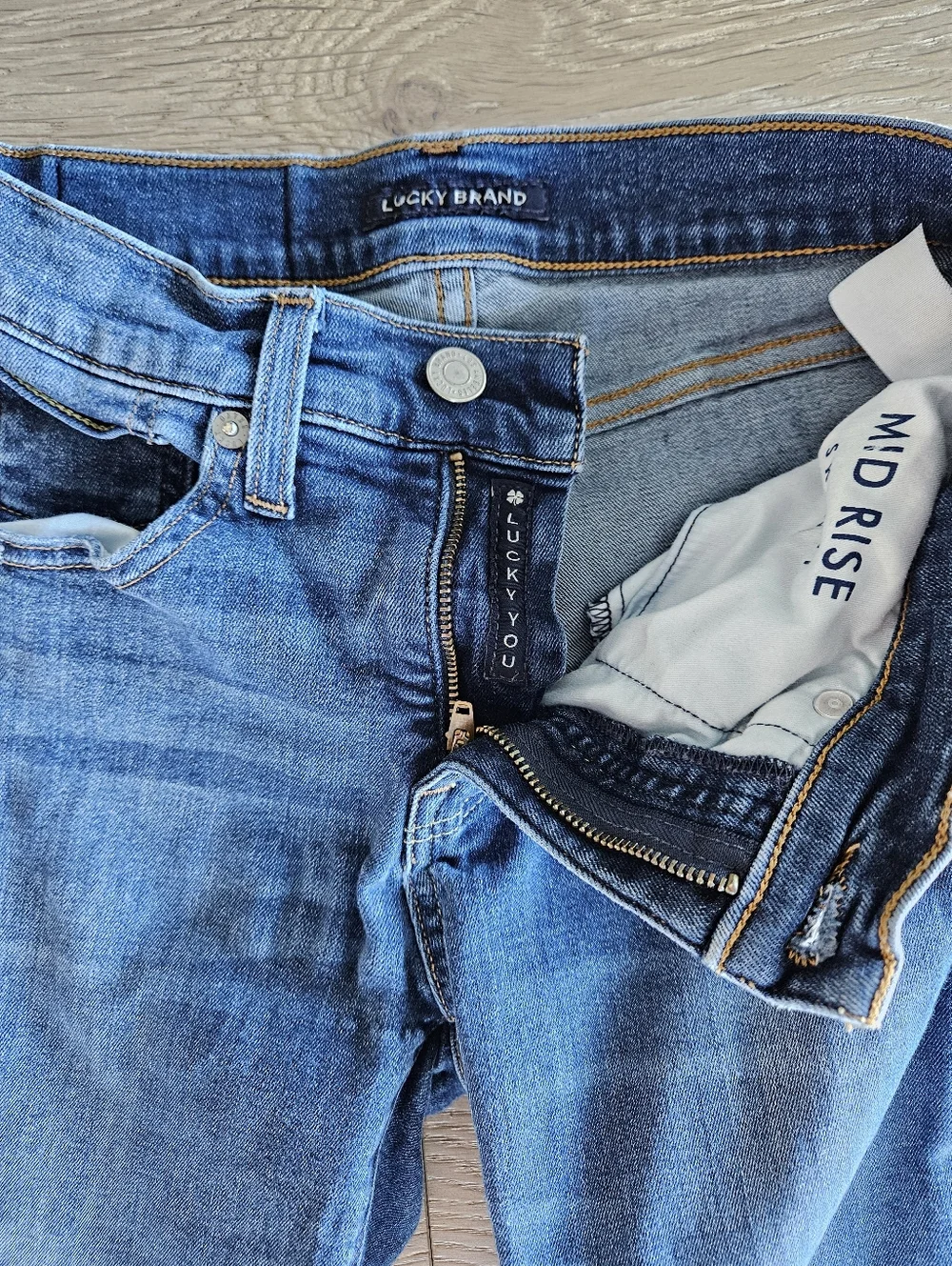 Lucky Brand Midrise Ava Skinny jeans - 2/26A